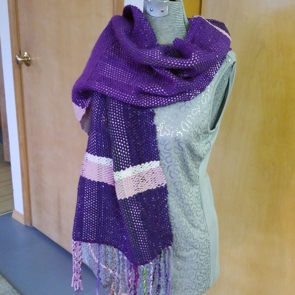 Hand woven large scarf - Picture 1 of 4
